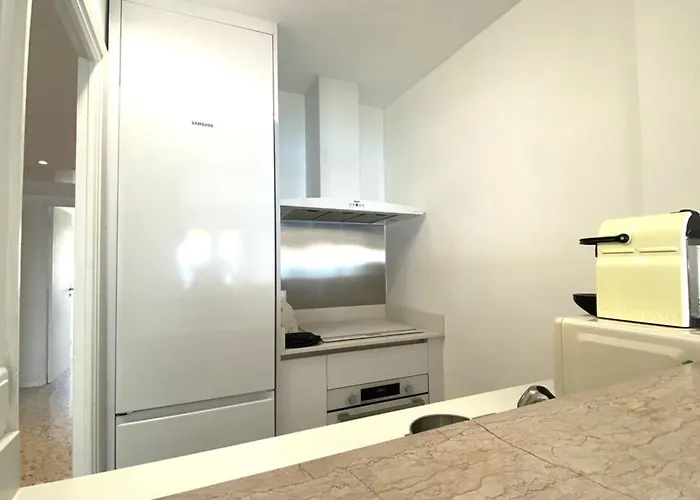 Apartment Le Soleil - Sea - Spacious - Hypercentre - Car Park Antibes